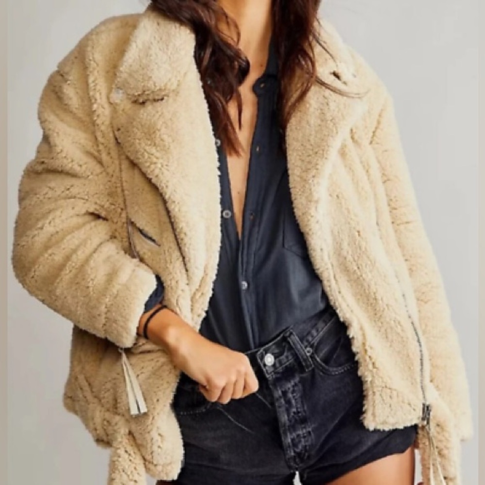 Plush Sherpa Jacket in Beige - Cozy Women’s Coat